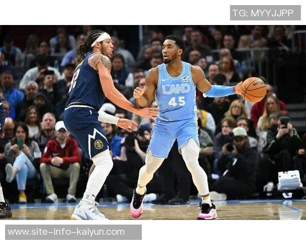 骑士双枪梅里尔韦德上半场三分火力全开合力贡献25分7篮板