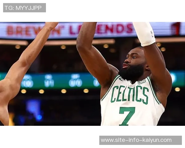 杰伦布朗独揽41分难救球队双拳难敌四手的尴尬局面