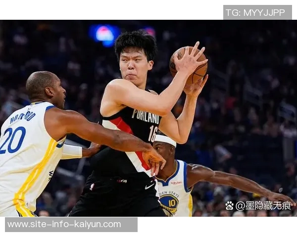 哈登火力全开半场表现惊艳独得22分助球队掌控比赛节奏 哈登火力全开半场表现惊艳独得22分助球队掌控比赛节奏